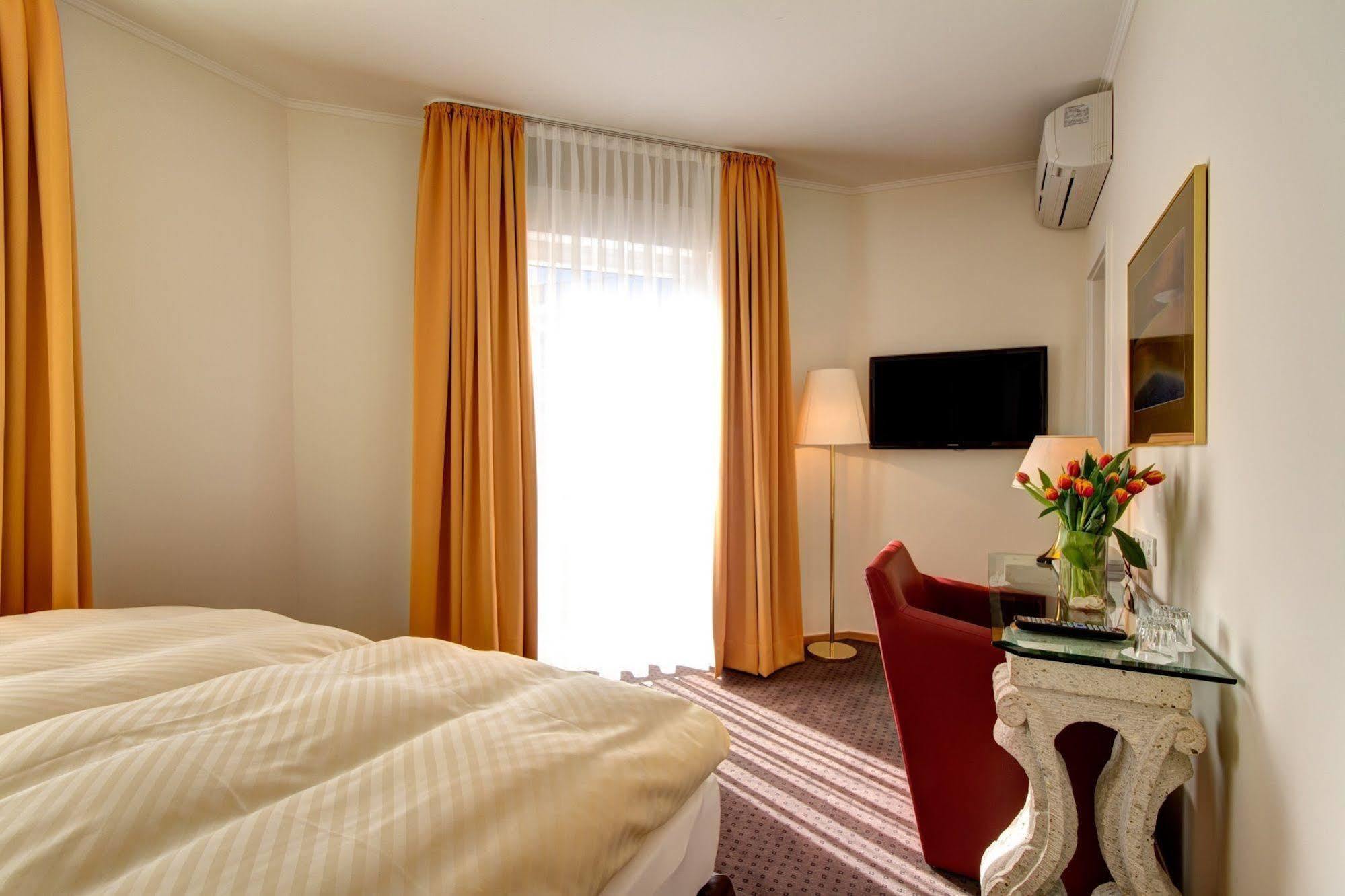 Hotel Heidelberger Hof Esterno foto