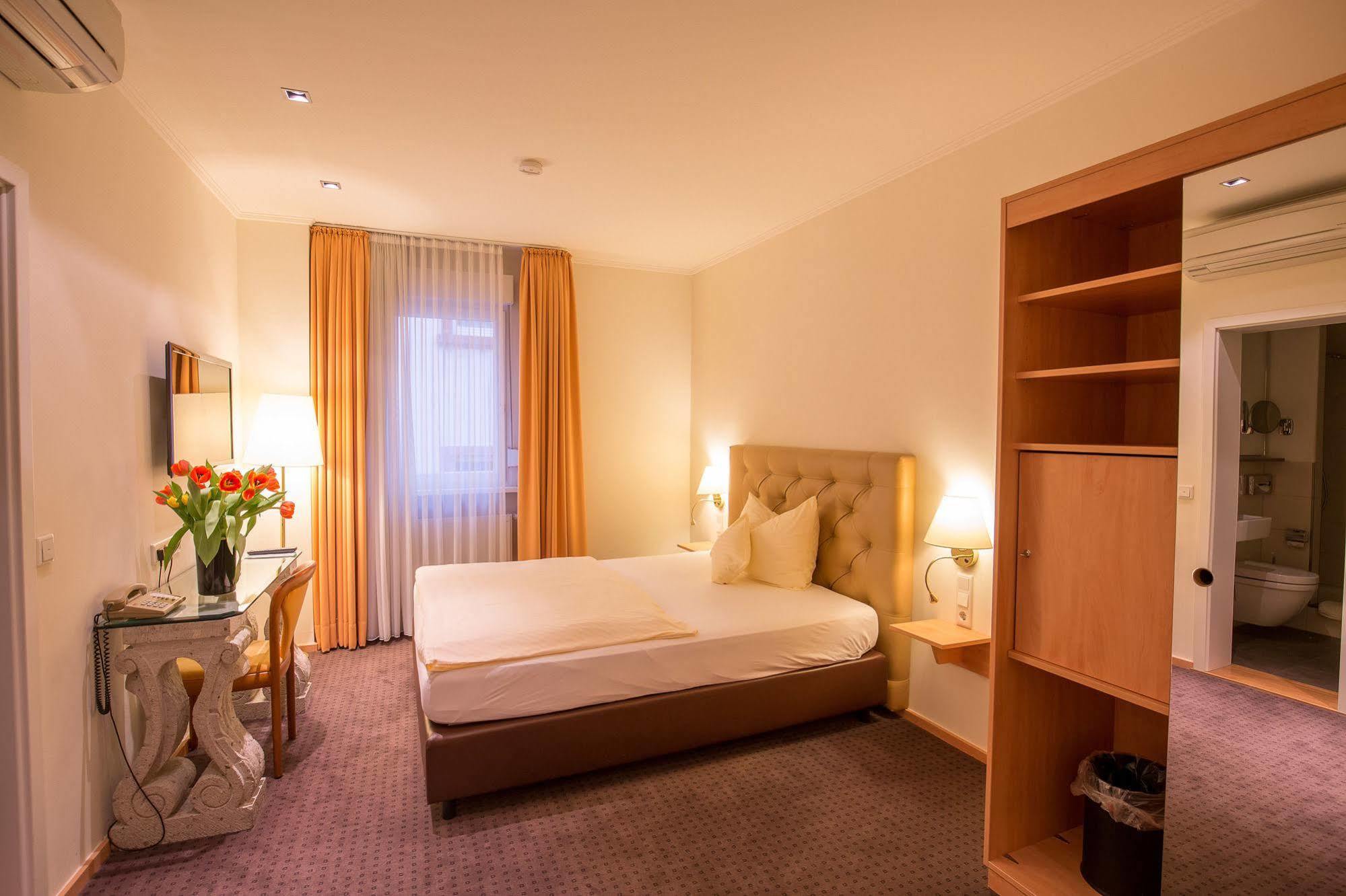 Hotel Heidelberger Hof Esterno foto